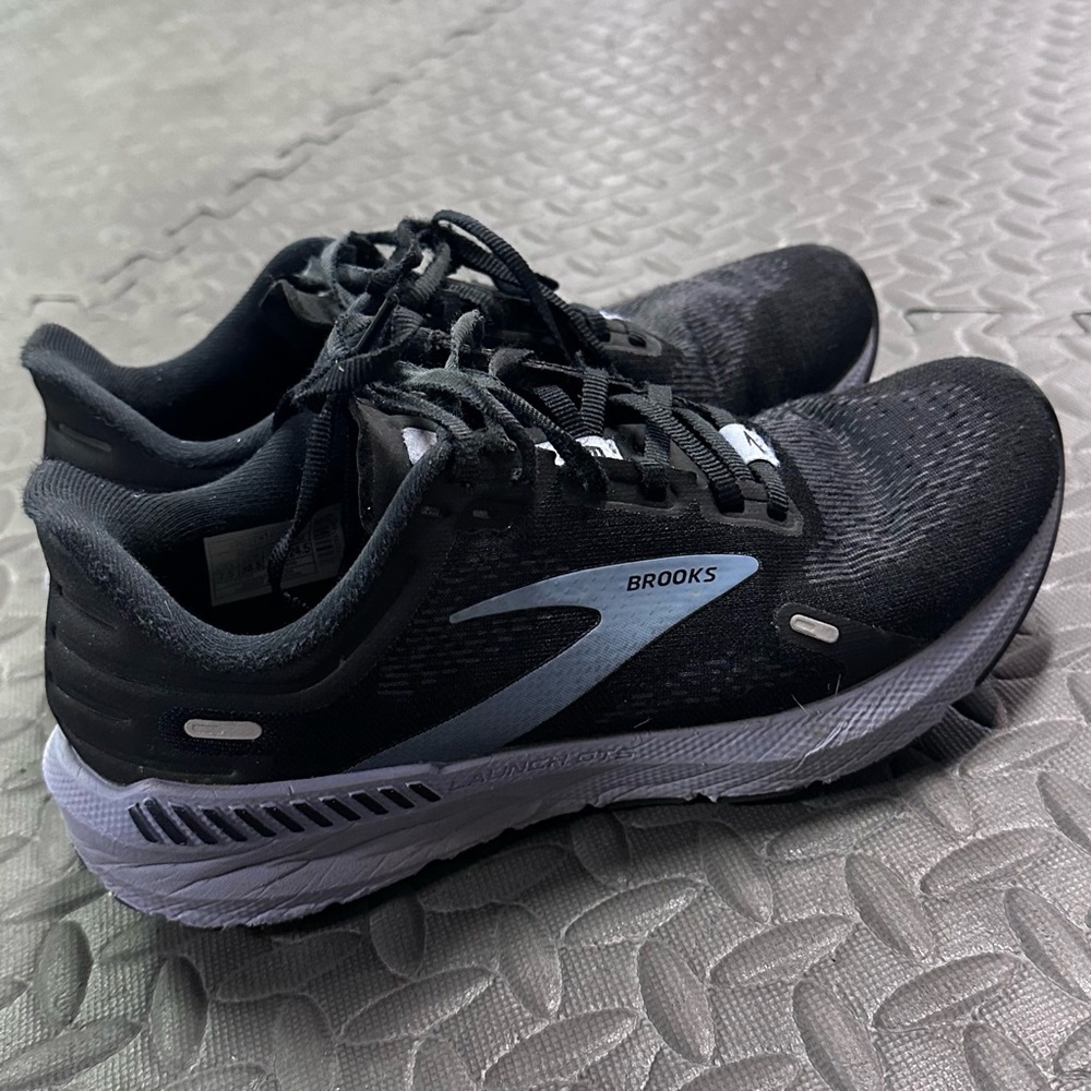 Brooks Women's Black and light purple Athletic Shoes